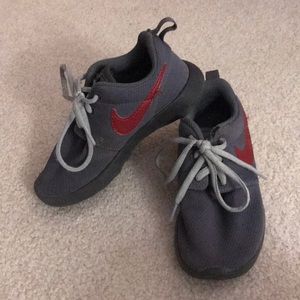 Dark gray Nike Roshe size 11C